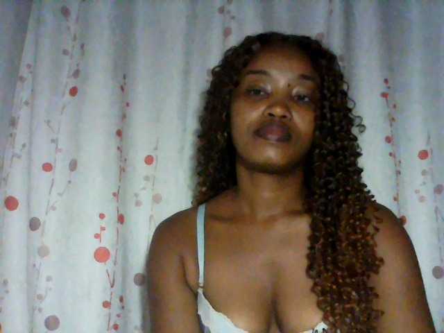 kylie11 live cam on BongaCams