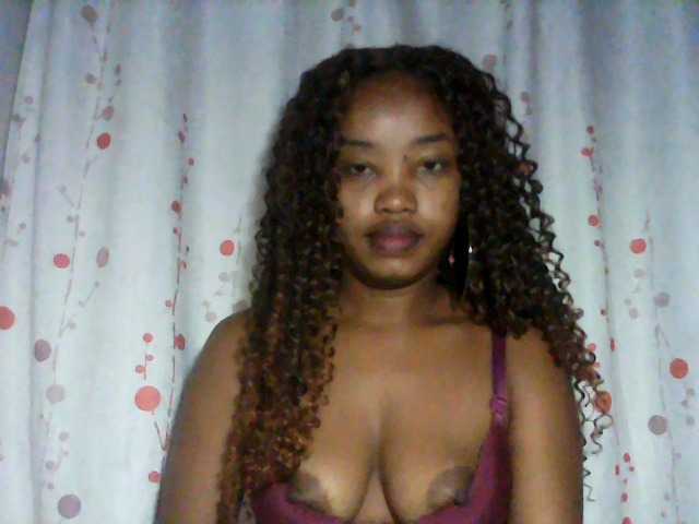kylie11 live cam on BongaCams