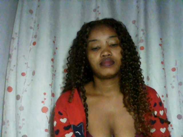 kylie11 live cam on BongaCams