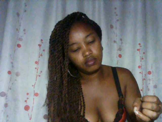kylie11 live cam on BongaCams