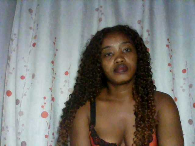 kylie11 live cam on BongaCams