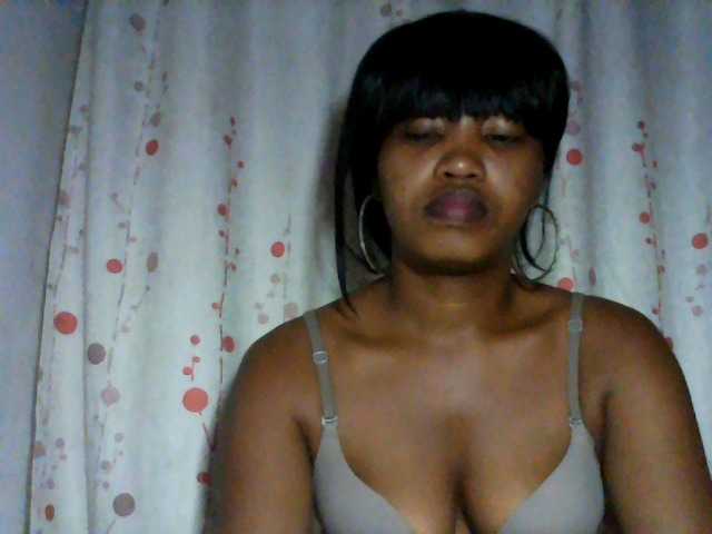 kylie11 live cam on BongaCams