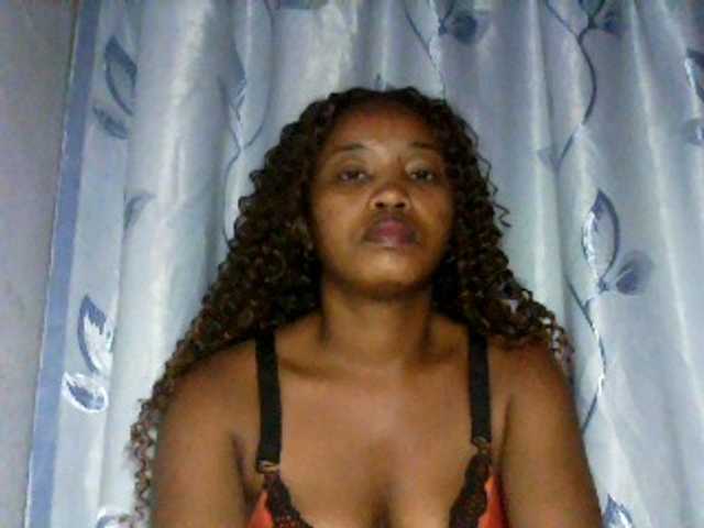 kylie11 live cam on BongaCams