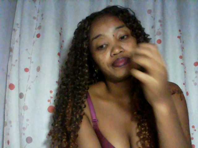 kylie11 live cam on BongaCams