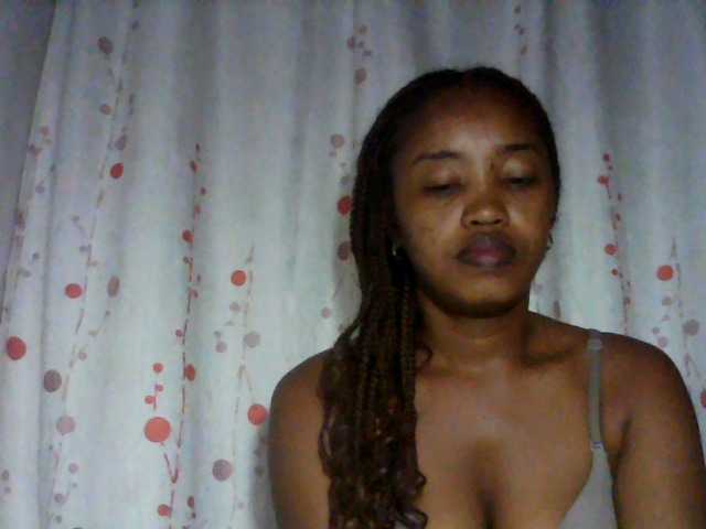 kylie11 live cam on BongaCams