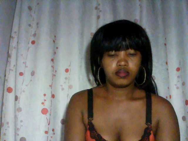 kylie11 live cam on BongaCams