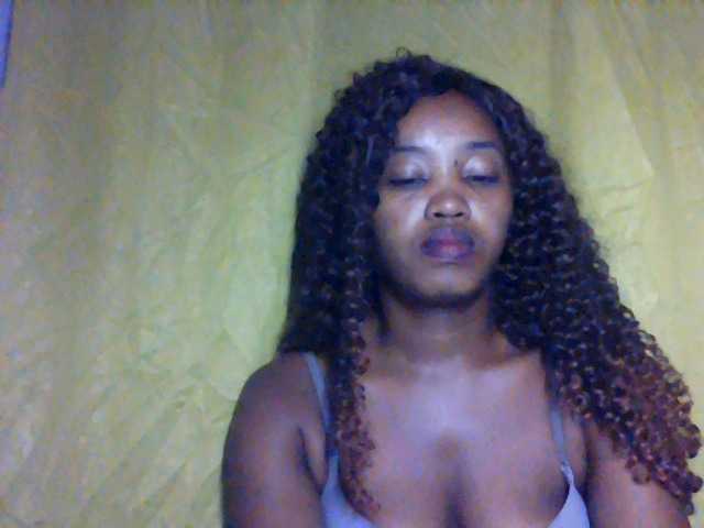 kylie11's BongaCams show and profile