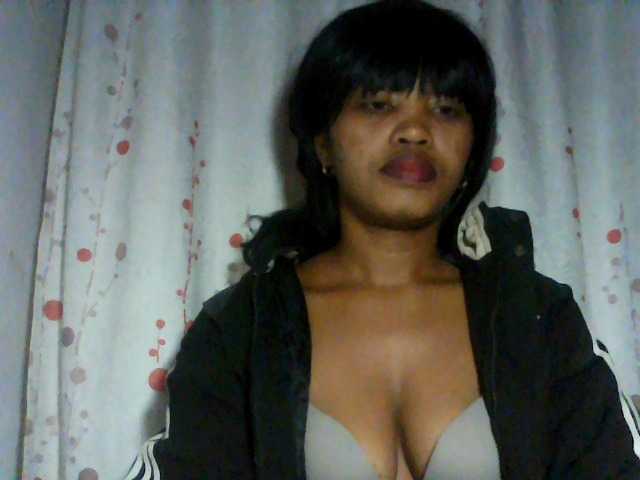 kylie11 live cam on BongaCams