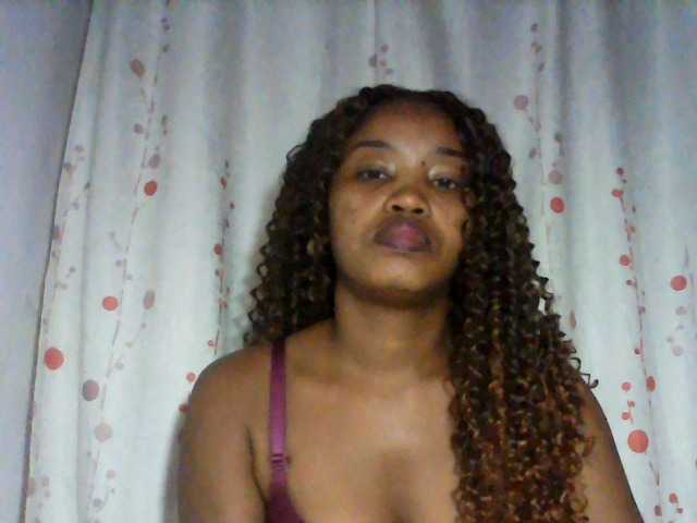 kylie11 live cam on BongaCams