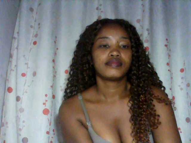 kylie11 live cam on BongaCams