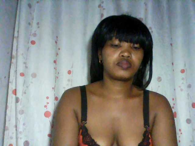kylie11 live cam on BongaCams