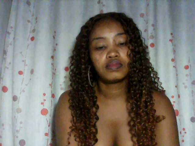kylie11 live cam on BongaCams