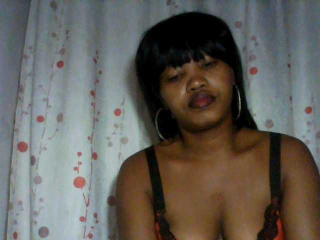 kylie11 live cam on BongaCams
