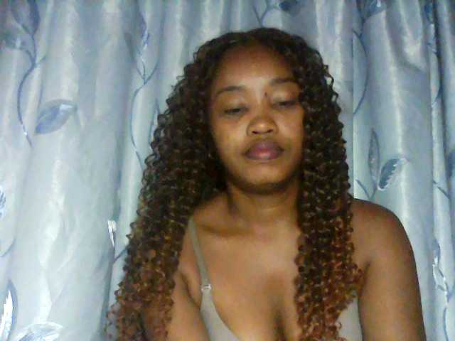 kylie11 live cam on BongaCams