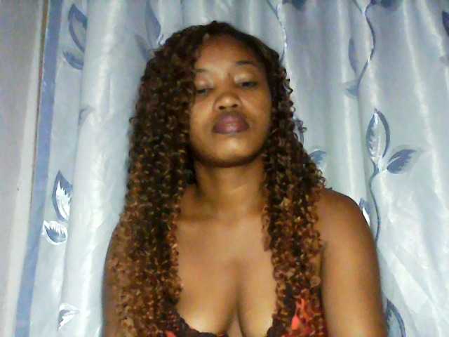 kylie11 live cam on BongaCams