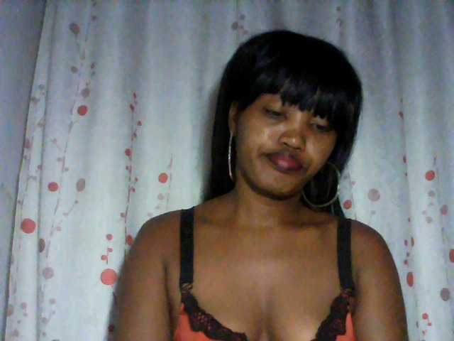 kylie11 live cam on BongaCams