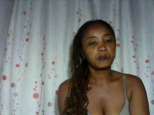 kylie11 live cam on BongaCams