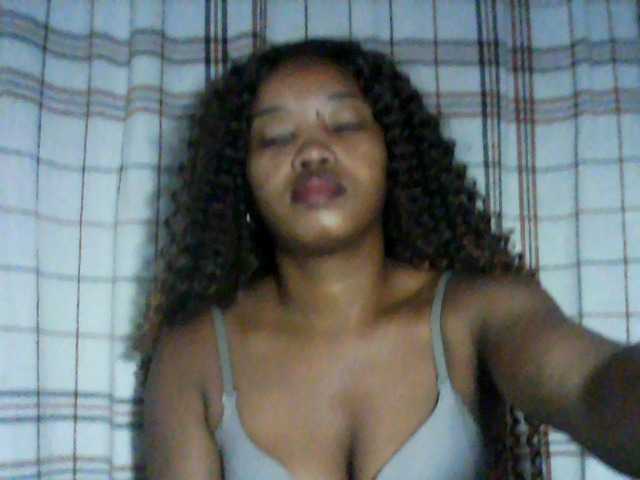 kylie11's BongaCams show and profile