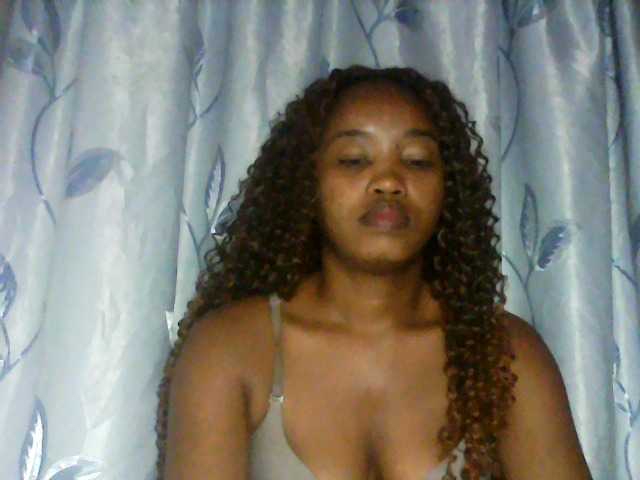 kylie11 live cam on BongaCams