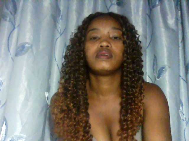 kylie11 live cam on BongaCams