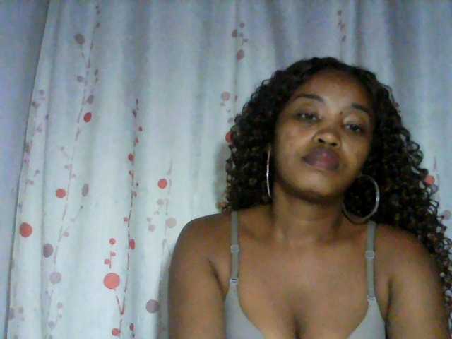kylie11 live cam on UnifiedCams
