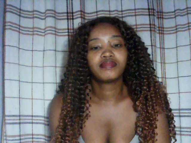 kylie11's BongaCams show and profile