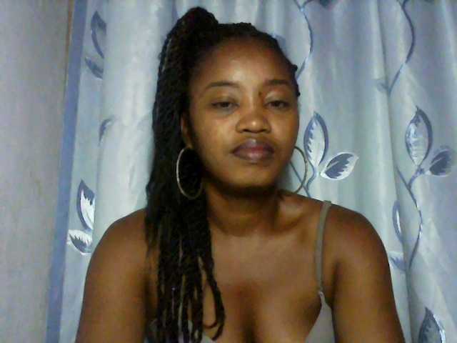 kylie11 live cam on BongaCams