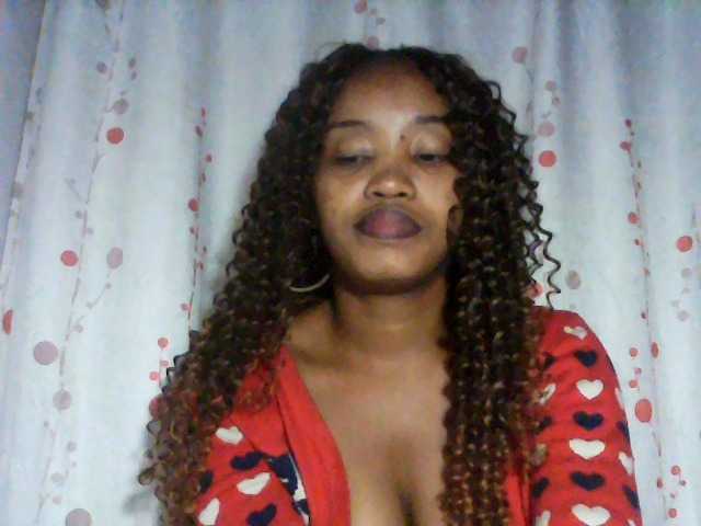 kylie11 live cam on UnifiedCams