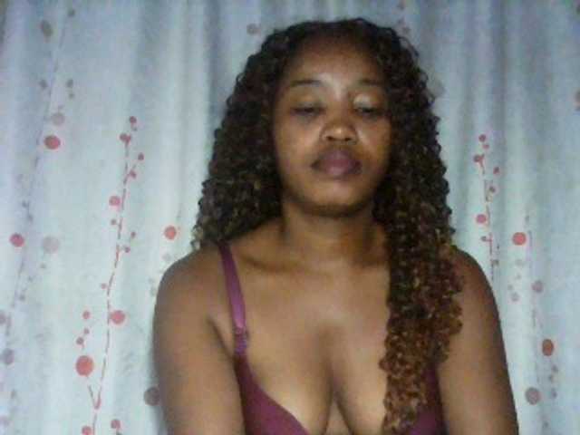 kylie11 live cam on BongaCams