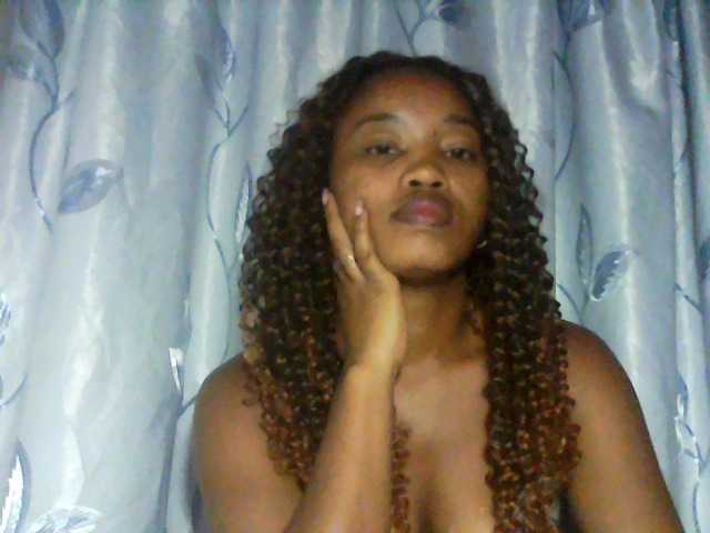 kylie11 live cam on BongaCams