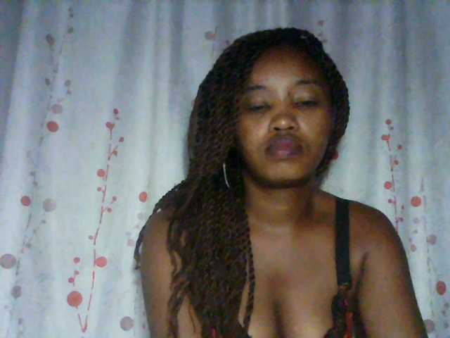 kylie11 live cam on BongaCams
