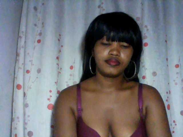 kylie11 live cam on BongaCams