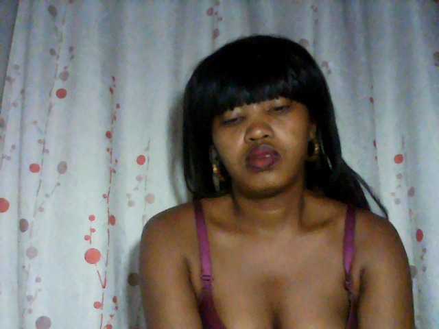 kylie11 live cam on BongaCams