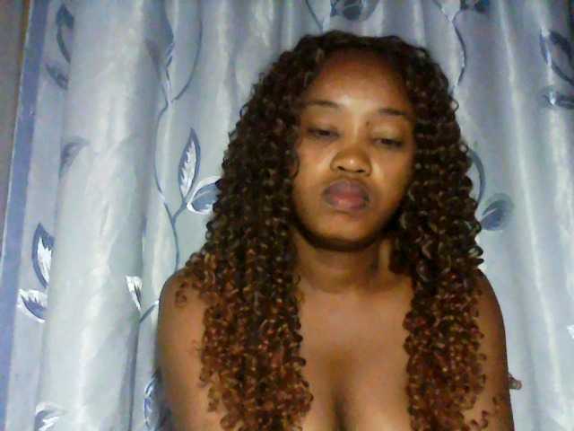 kylie11, en vivo ahora en BongaCams