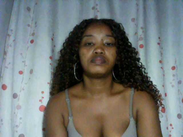 kylie11 live cam on UnifiedCams
