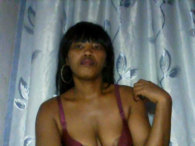 kylie11 live cam on BongaCams