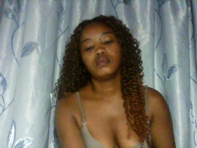 kylie11 live cam on BongaCams