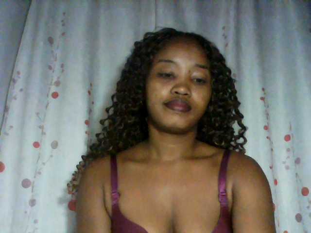 kylie11 live cam on BongaCams