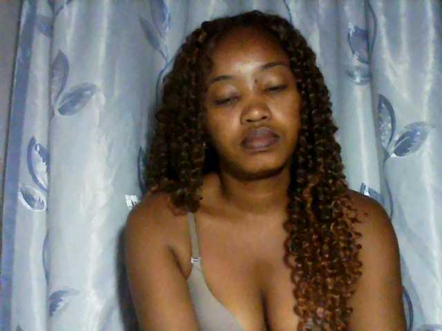 kylie11 live cam on BongaCams