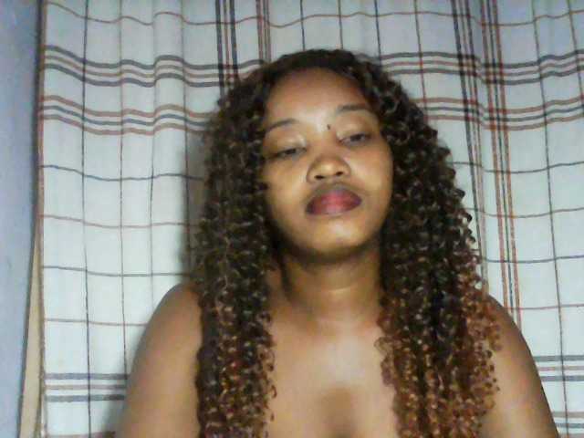 kylie11's BongaCams show and profile