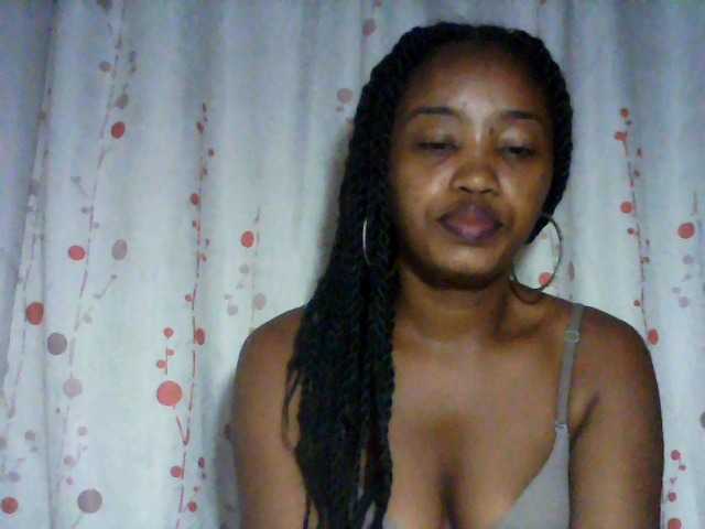 kylie11 live cam on BongaCams