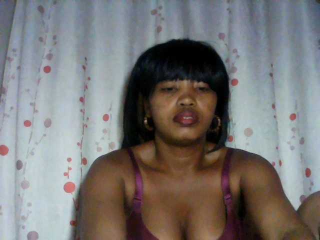 kylie11 live cam on BongaCams