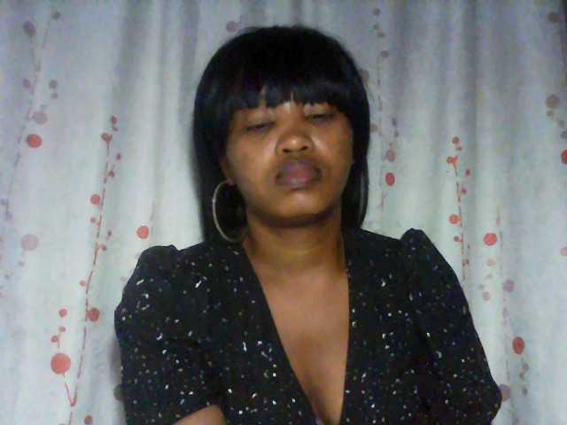 kylie11 live cam on BongaCams