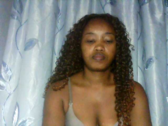 kylie11 live cam on BongaCams