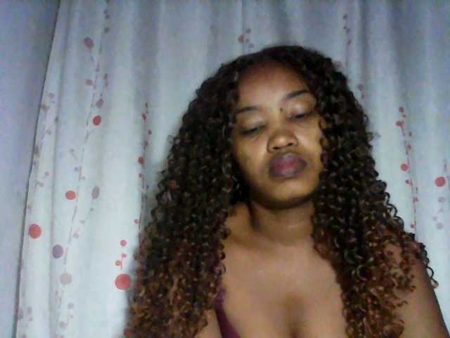 kylie11 live cam on BongaCams