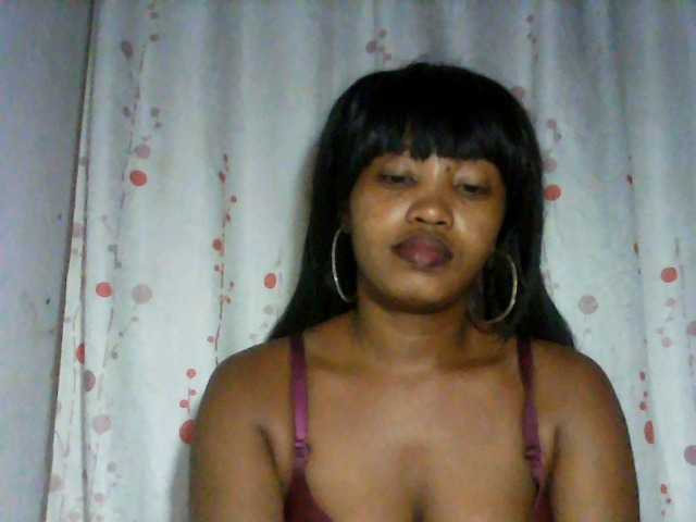 kylie11 live cam on BongaCams