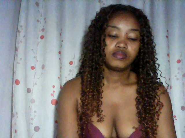 kylie11 live cam on BongaCams