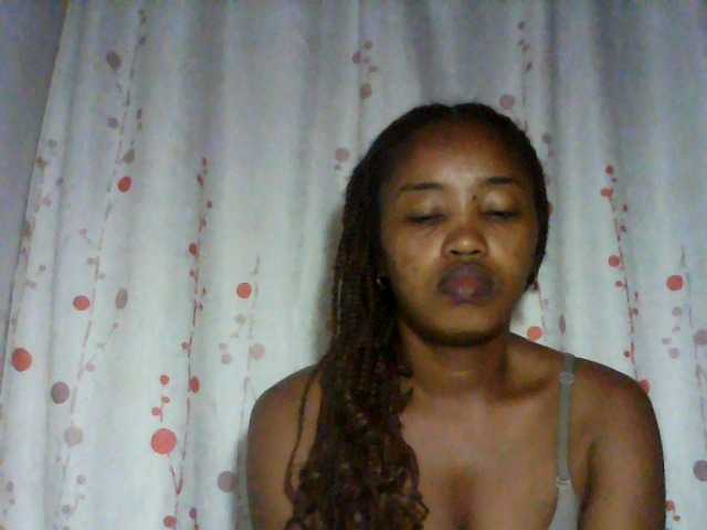 kylie11 live cam on BongaCams