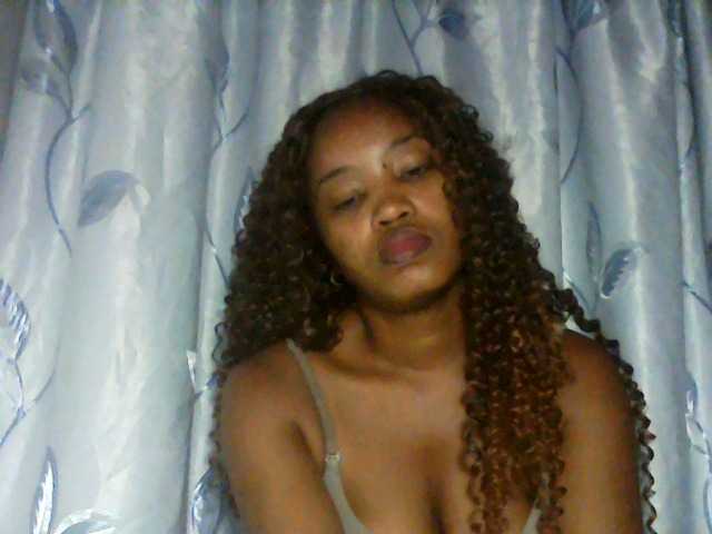 kylie11 live cam on BongaCams