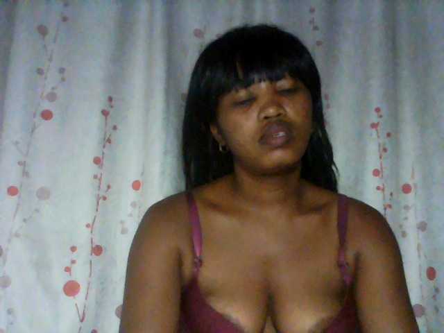 kylie11 live cam on BongaCams